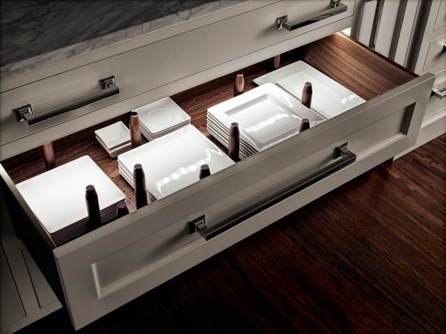 Drawer with Square Plates and Dividers