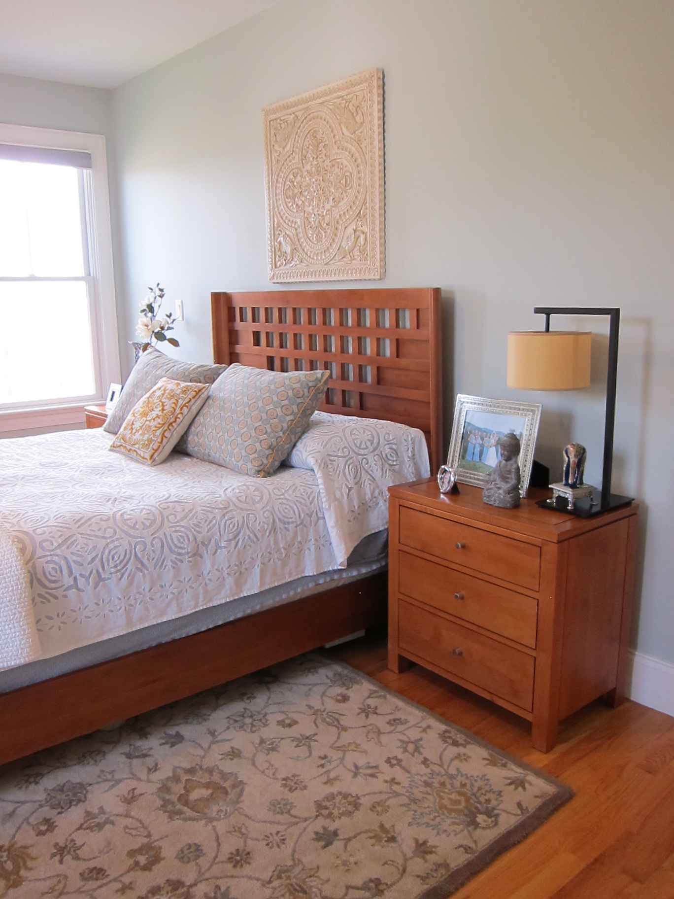 Master Bedroom - Bed with Rug